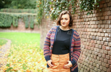 Herbstzauber mit einem Inbetweenie Model: Genieße die letzten Herbstspaziergänge!