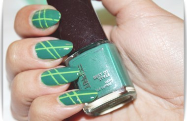 Nailart Green with Tape